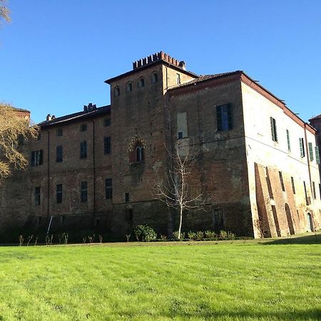 Castello Sannazzaro B&B Giarole Esterno foto