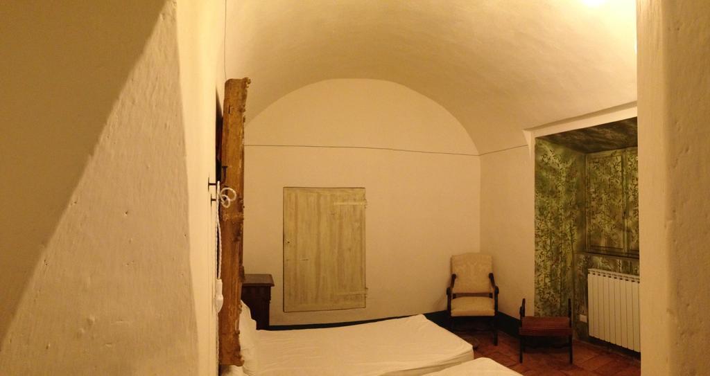 Castello Sannazzaro B&B Giarole Esterno foto