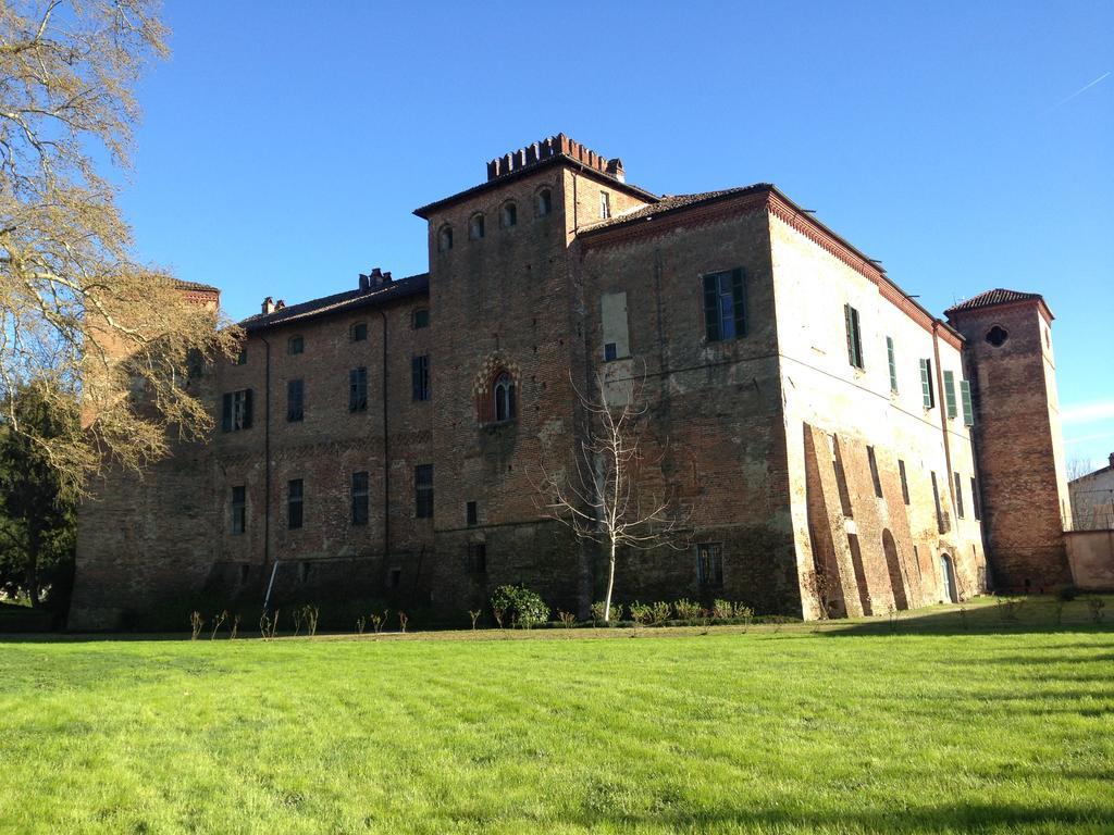 Castello Sannazzaro B&B Giarole Esterno foto