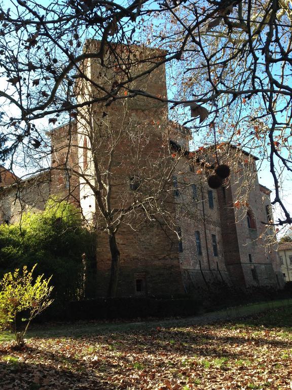 Castello Sannazzaro B&B Giarole Esterno foto